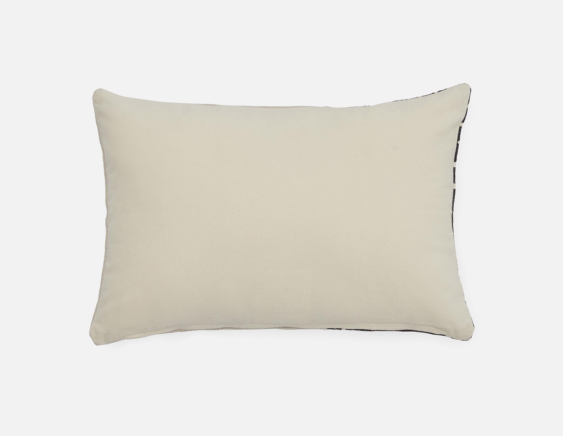 EZIO coussin 30 cm x 45 cm undefined
