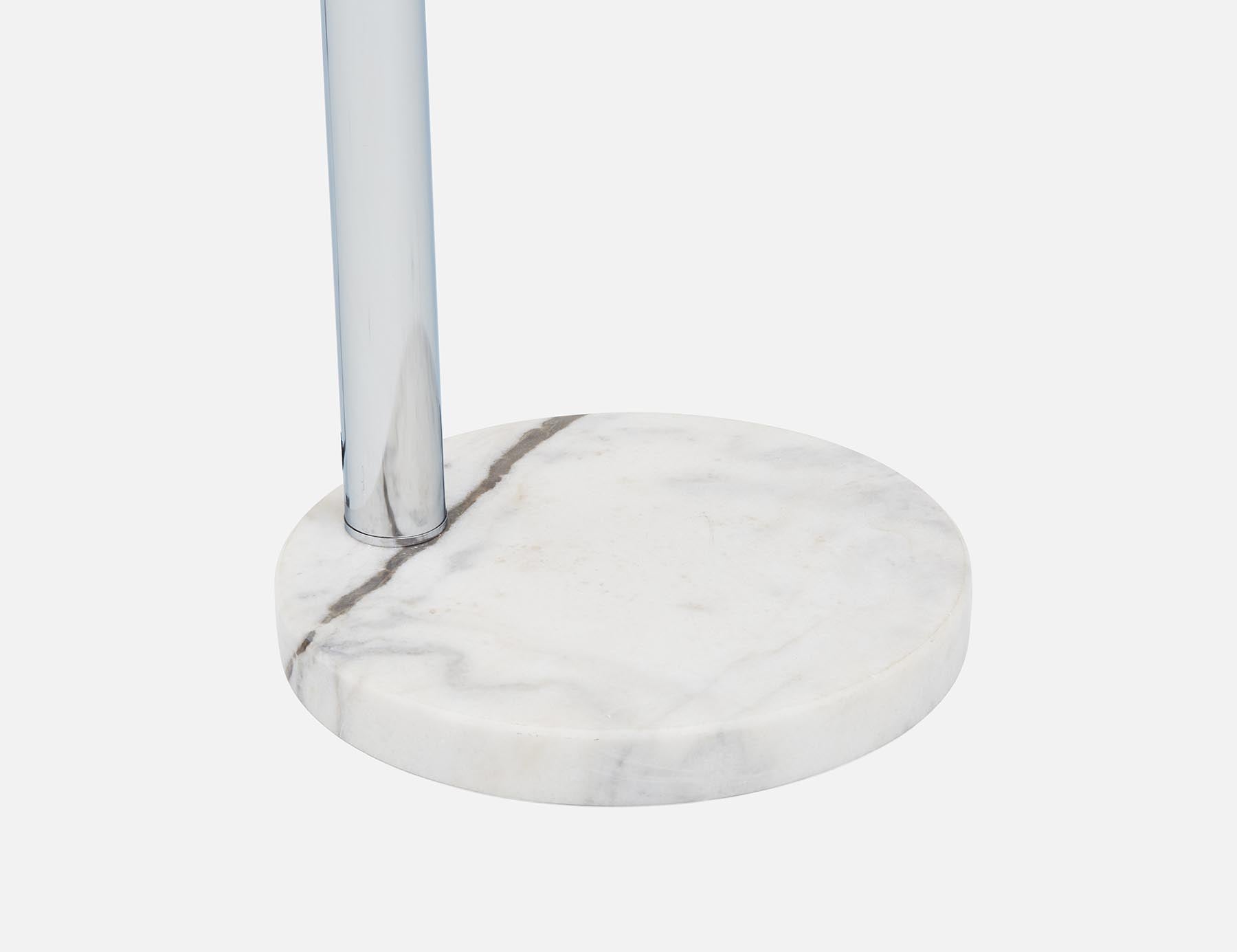 LYRA lampe sur pied 231 cm haut. undefined