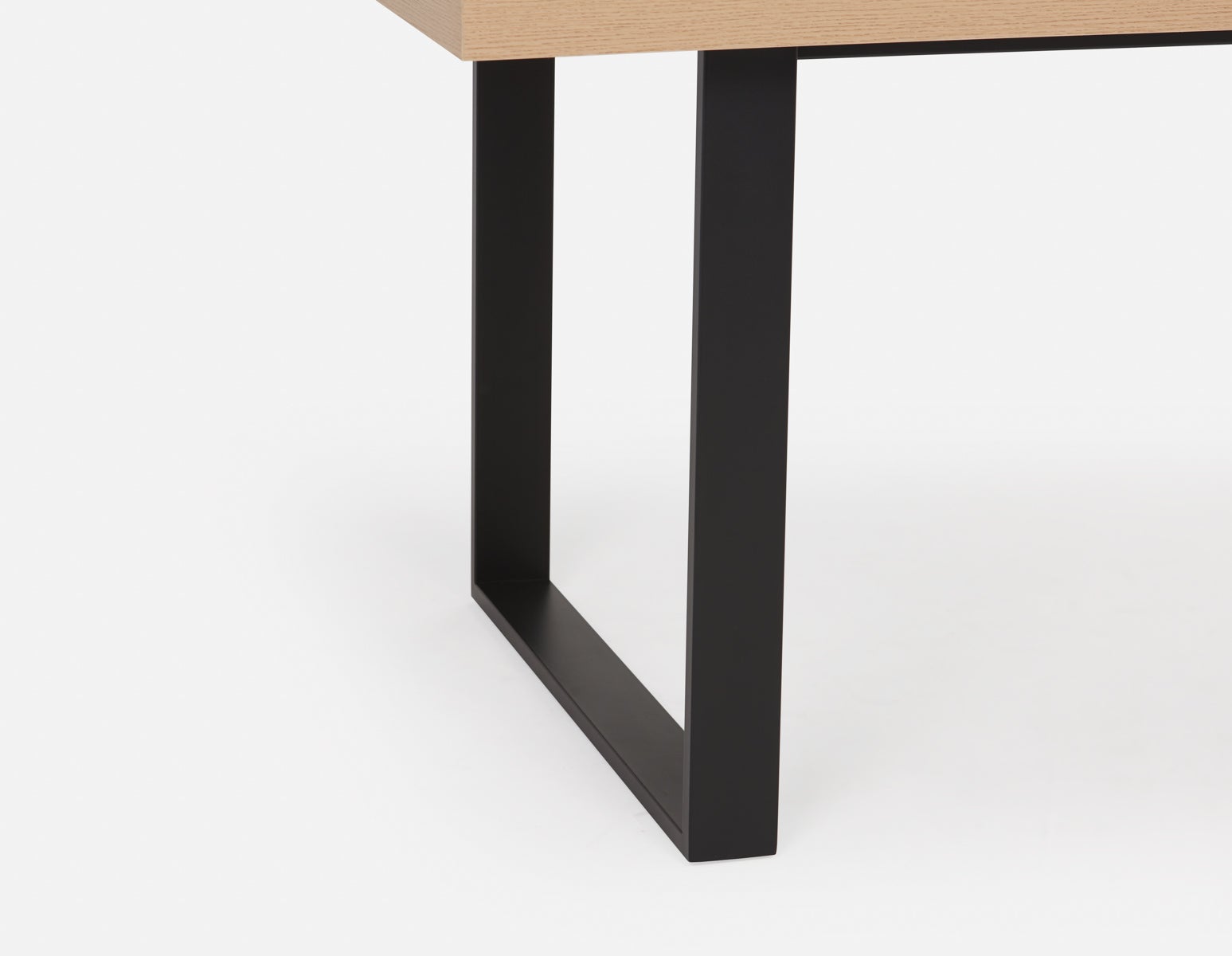 KIERA table de salle à manger moderne 180cm undefined