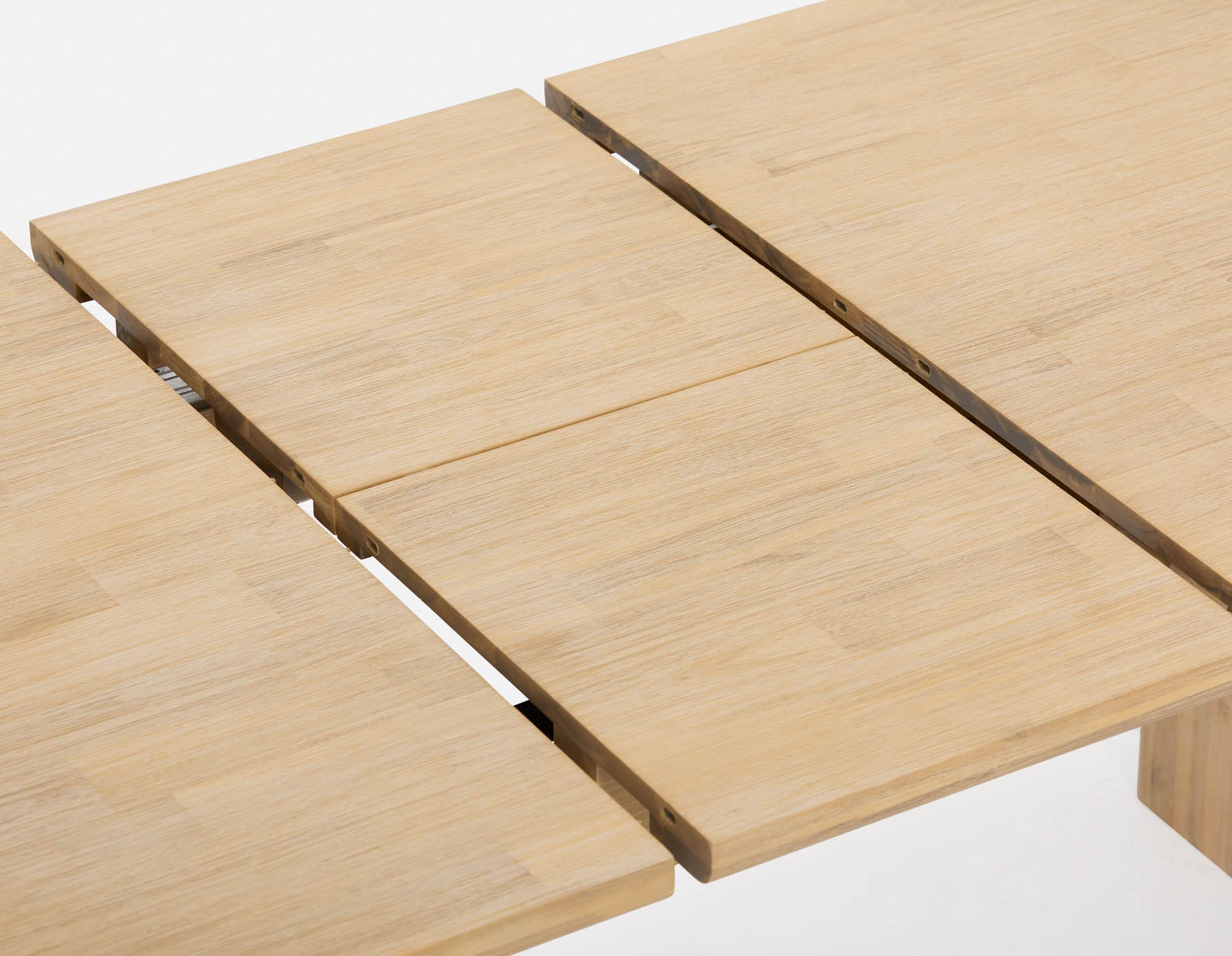 PRIYA table à rallonges en bois d'acacia 180-220 cm undefined
