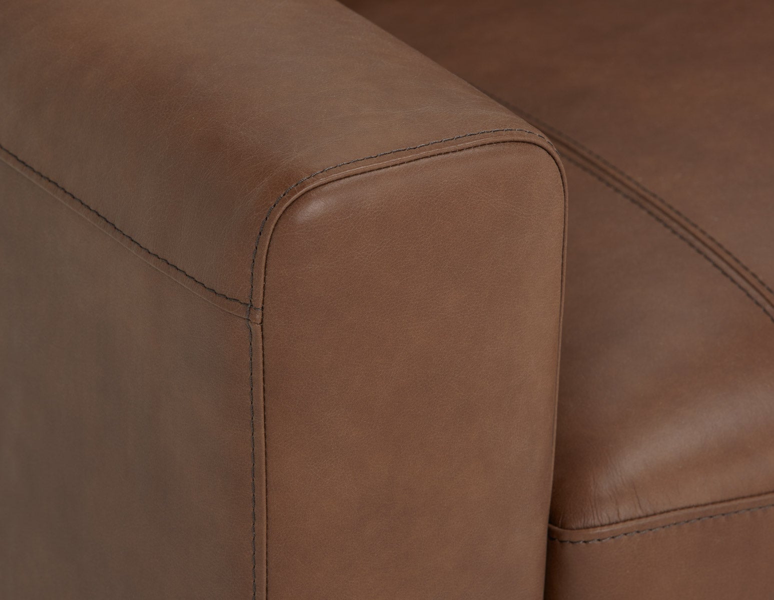 AMARI canapé 3 places classique 100% cuir undefined