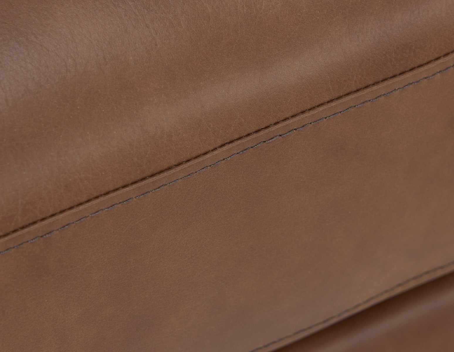 AMARI canapé 3 places classique 100% cuir undefined