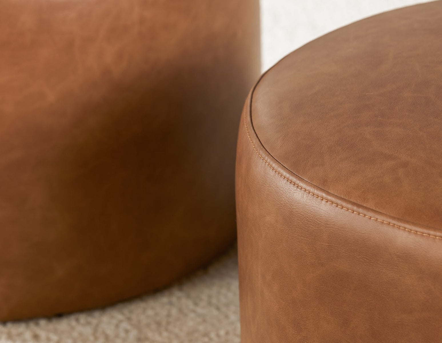 VASTO pouf en cuir vegan undefined