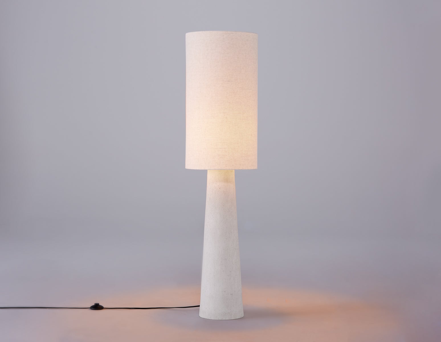 LINDA lampe sur pied 144 cm haut. undefined