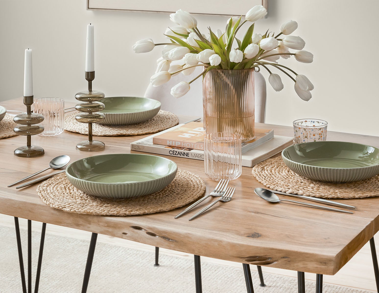 RENO table de salle à manger en bois d'acacia massif 140 cm undefined