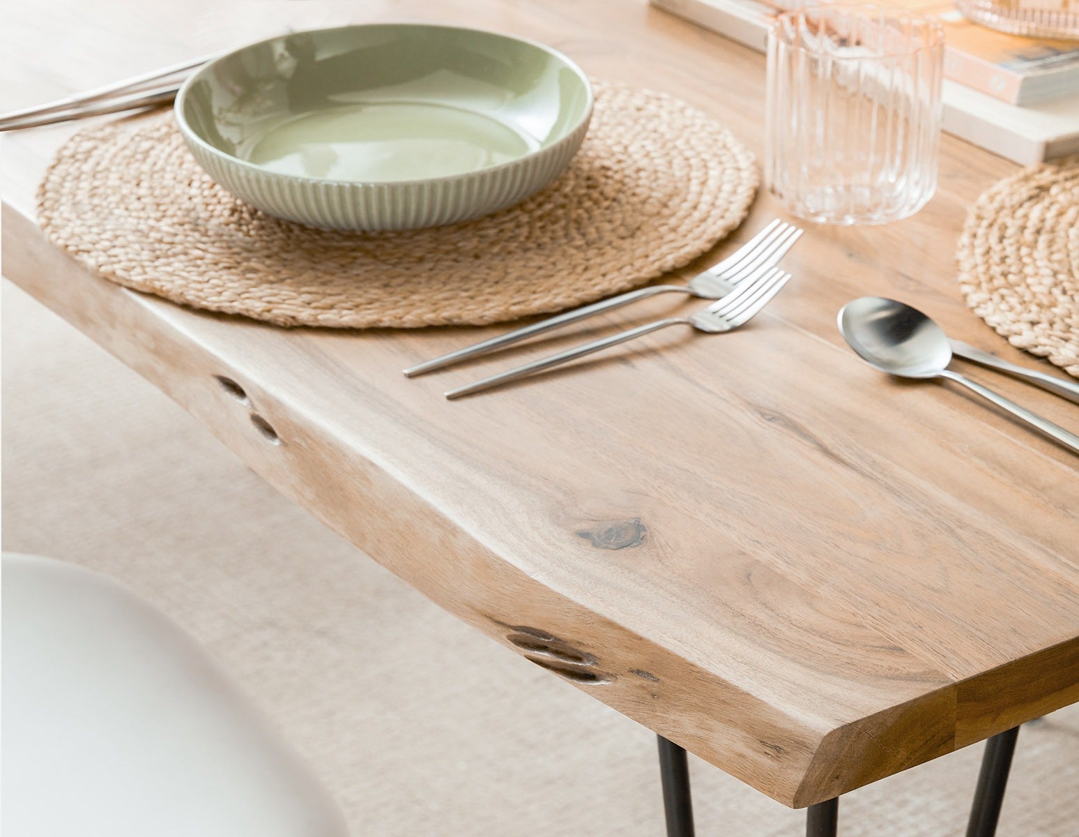 RENO table de salle à manger en bois d'acacia massif 140 cm undefined