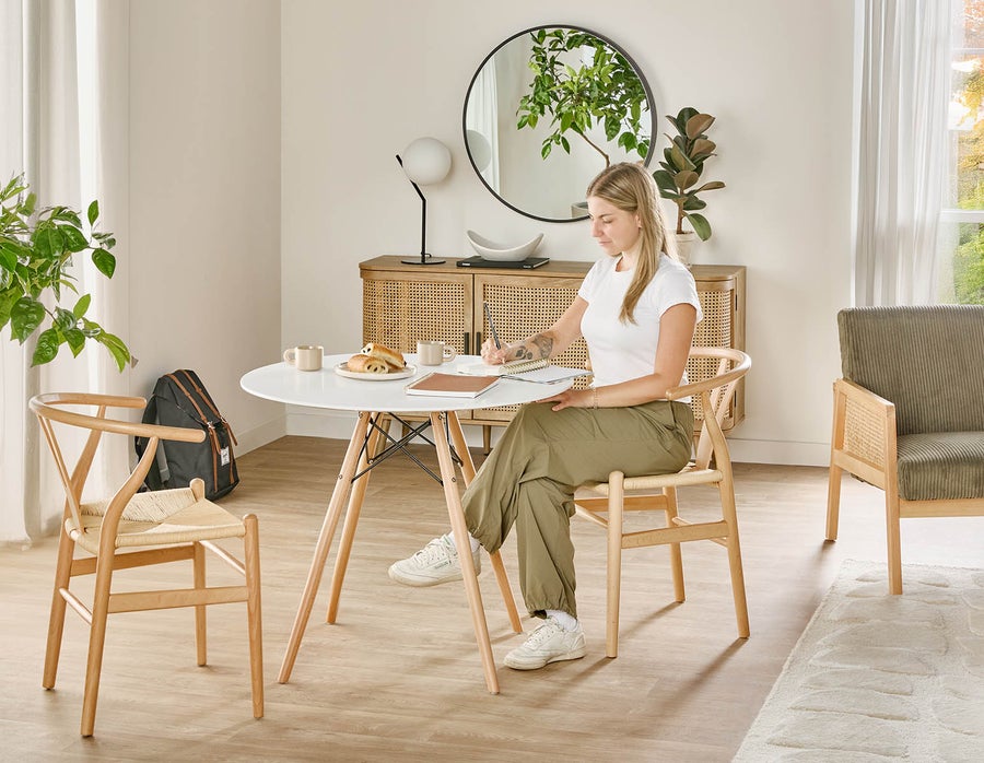 EIFFEL table ronde au fini laqué avec base en bois d'hêtre massif 90 cm undefined